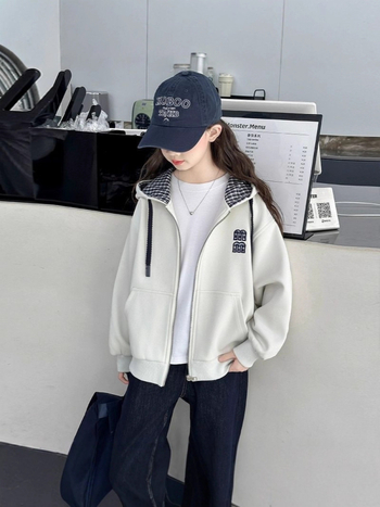 Dječja jesenska jakna s kapuljačom i patchworkom — korejski stil, zatvarač, crtani uzorak, jesen 2025