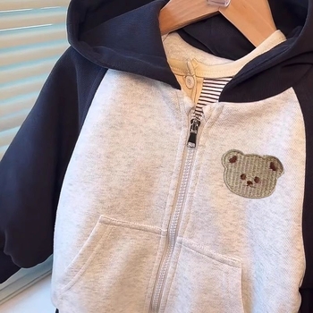 Unisex dječja jakna s motivom crtane medvjeda, zatvarač sprijeda, okrugli ovratnik, dugi rukavi, debela fleec podstava