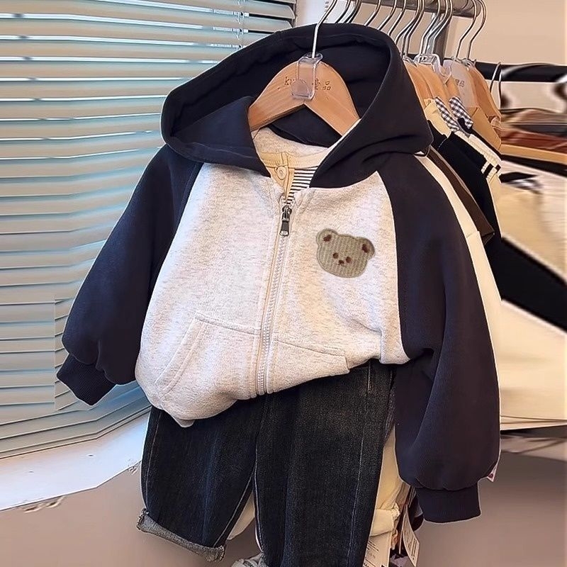 Unisex dječja jakna s motivom crtane medvjeda, zatvarač sprijeda, okrugli ovratnik, dugi rukavi, debela fleec podstava