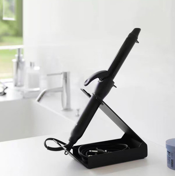 Vertikalni stalak za sušilo za kosu s upravljanjem kabelom i spremištem za curling alat – Materijal: željezo; Premaz: sprej lak; Nosivost: 5 kg; Model: 8797987