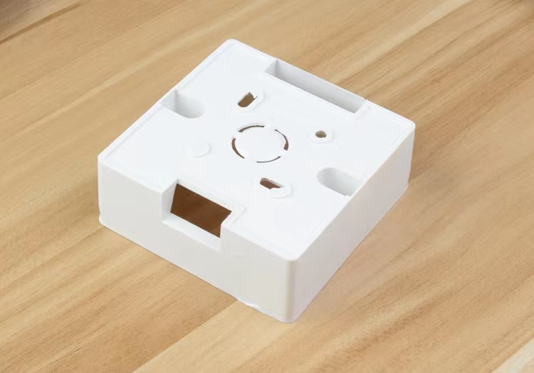 Crown márkájú 86-os típusú nyílt szerelésű kapcsolódoboz falra szerelhető, PVC tűzálló