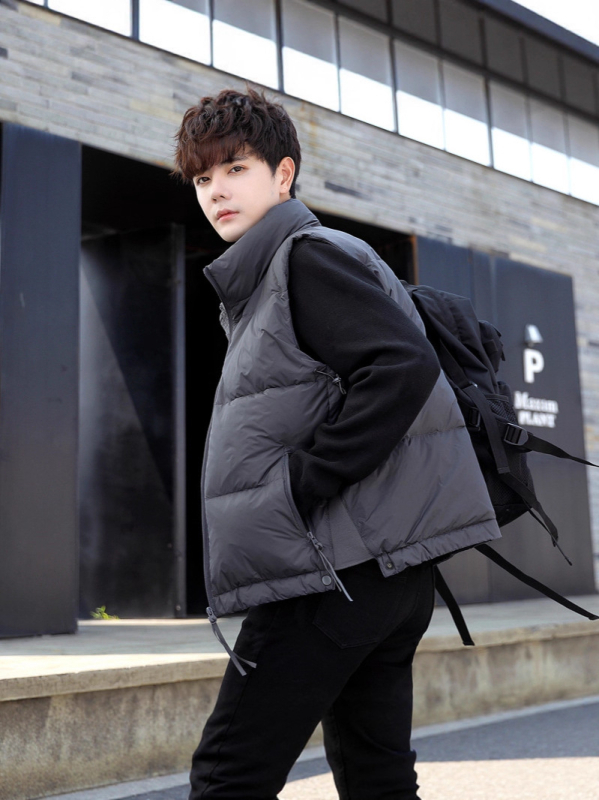 Veste ar pīļu dūnu pildījumu, augsts apkaklis, rāvējslēdzējs, dūnu saturs 46–50%, pildījums 50–100, rudens-ziems