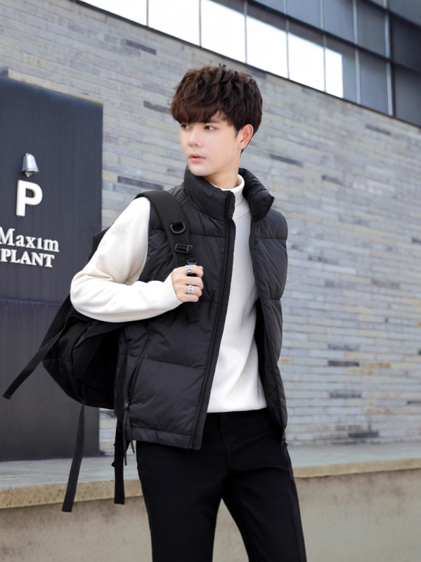 Veste ar pīļu dūnu pildījumu, augsts apkaklis, rāvējslēdzējs, dūnu saturs 46–50%, pildījums 50–100, rudens-ziems