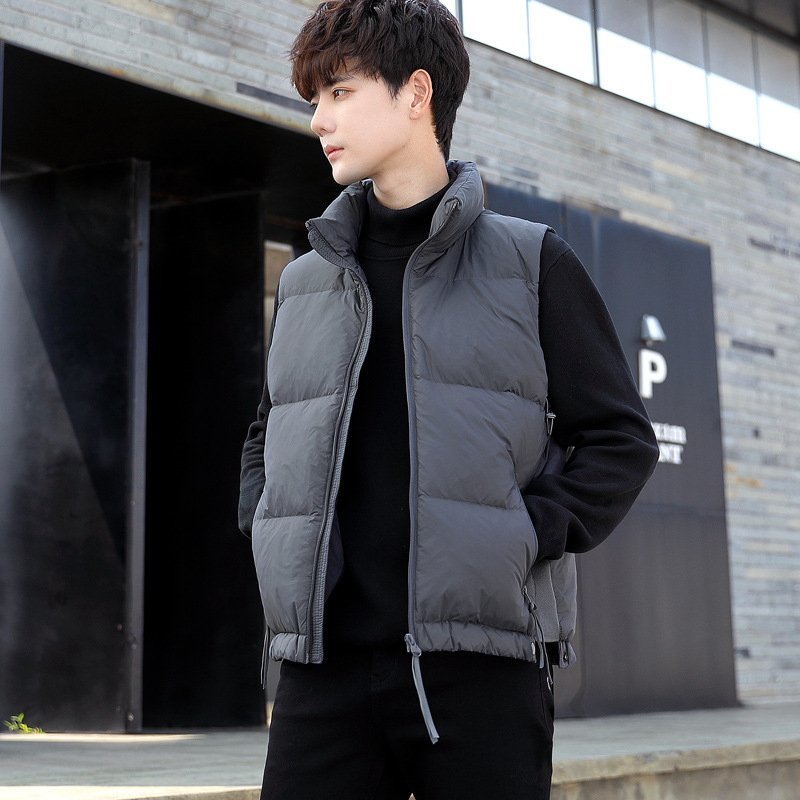 Veste ar pīļu dūnu pildījumu, augsts apkaklis, rāvējslēdzējs, dūnu saturs 46–50%, pildījums 50–100, rudens-ziems