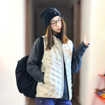 Pūkaina veste ar augstu apkakli - vējaizturīgs HeatTech, pildījums no balta pīļu pūka, rāvējslēdzējs priekšā, piemērota rudenim un ziemai