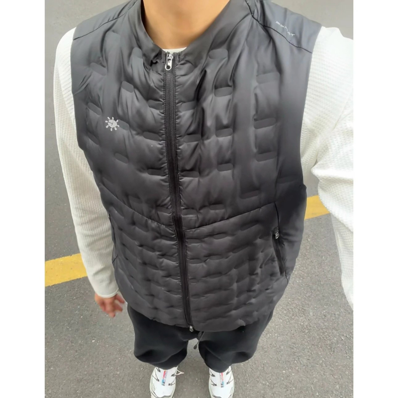 Pūkaina veste ar augstu apkakli - vējaizturīgs HeatTech, pildījums no balta pīļu pūka, rāvējslēdzējs priekšā, piemērota rudenim un ziemai