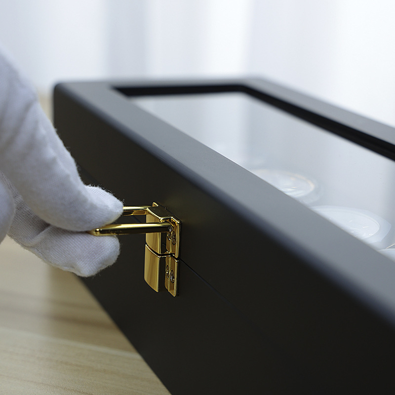 Kutija za prikazivanje satova; prozirno kućište; Materijal: drvo; Model: 006013; Vrsta pakiranja: kutija; Razina pakiranja: unutarnje pakiranje; Namjena: poklon, univerzalno pakiranje, pakiranje nakita