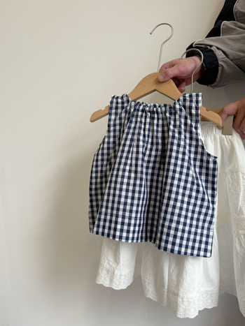 Dječja Mori-stil pamukasta karirana košulja bez rukava, okrugli izrez, korejski stil, mekan materijal, ljeto 2025 (pamuk, mekan materijal, bez rukava, okrugli izrez, ljeto 2025)