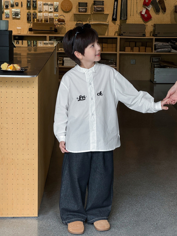 Muška košulja u korejskom stilu, s dugim rukavima, s izvezenom slovom, ovratnik turn-down, 95% pamuk, jesen