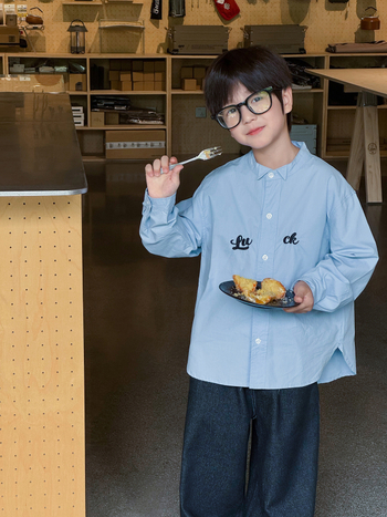 Muška košulja u korejskom stilu, s dugim rukavima, s izvezenom slovom, ovratnik turn-down, 95% pamuk, jesen