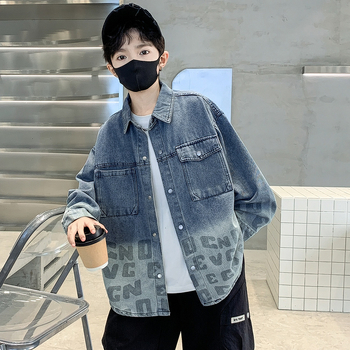 Fiúknak való denim ingdzseki gradient mintával, hosszú ujjú, galléros, puha tapintású anyag