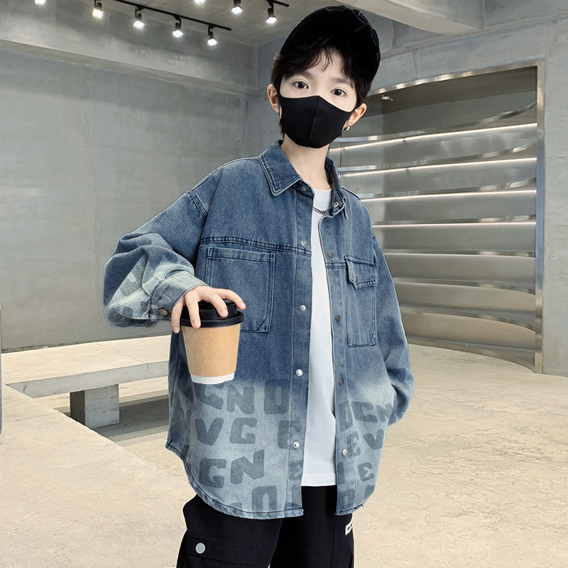 Fiúknak való denim ingdzseki gradient mintával, hosszú ujjú, galléros, puha tapintású anyag