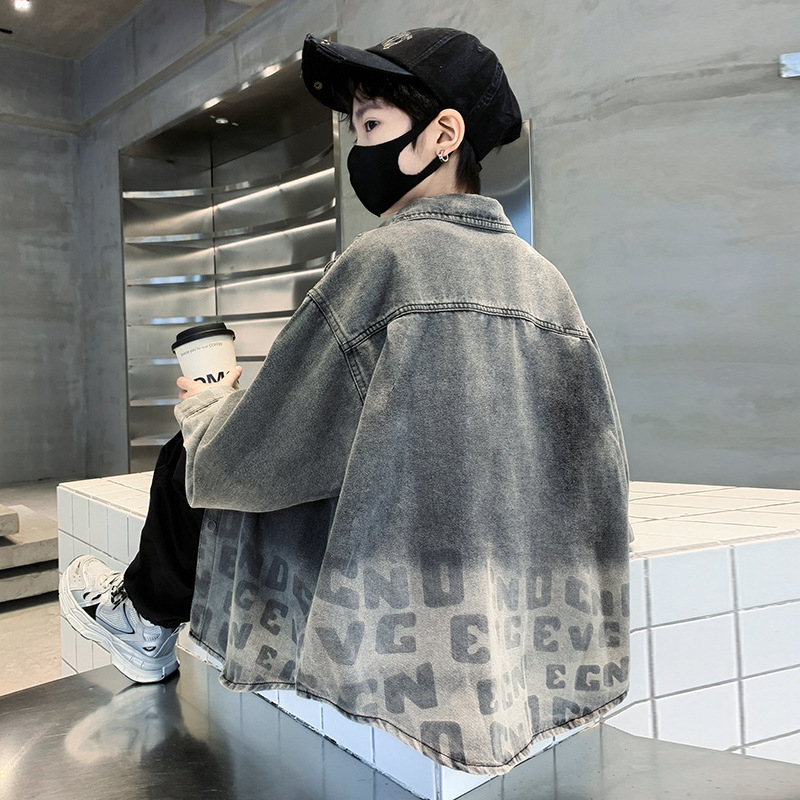 Fiúknak való denim ingdzseki gradient mintával, hosszú ujjú, galléros, puha tapintású anyag