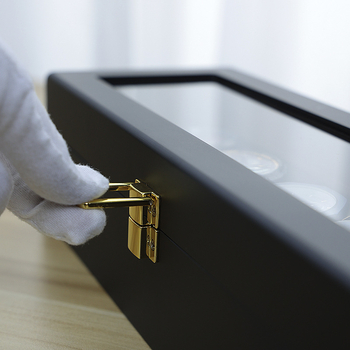 Box na vystavenie hodiniek — priehľadný, prachotesný, antimagnetický; (Materiál: broskyňové drevo; Model: 006013; Typ balenia: krabička na balenie; Značka: Delles packaging)