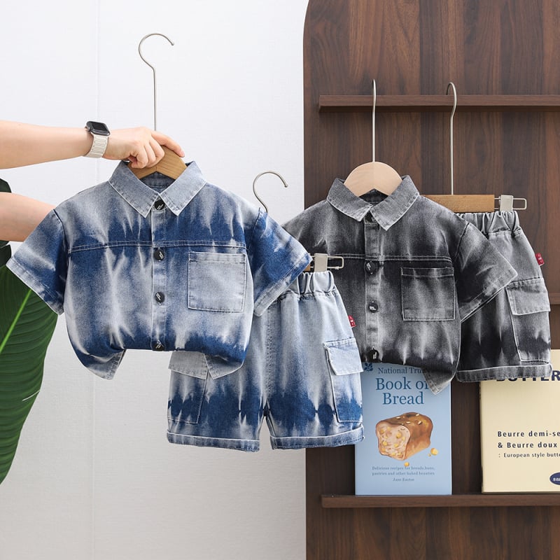 Set de vară pentru băieți din denim: cămașă cu mâneci scurte în tie-dye și pantaloni de lungime medie, 2 piese