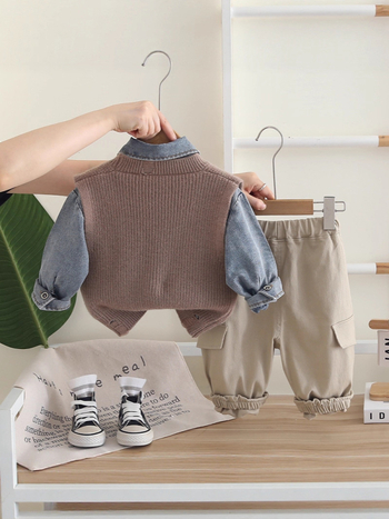 Set pentru copii din trei piese: cămașă din denim, vestă tricotată și pantaloni; material din bumbac 90%, mâneci lungi; pentru copii 3–8 ani; primăvară și toamnă; stil coreean.