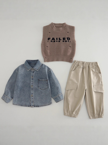 Set pentru copii din trei piese: cămașă din denim, vestă tricotată și pantaloni; material din bumbac 90%, mâneci lungi; pentru copii 3–8 ani; primăvară și toamnă; stil coreean.