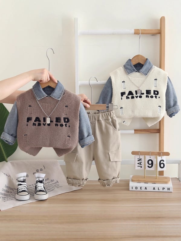 Set pentru copii din trei piese: cămașă din denim, vestă tricotată și pantaloni; material din bumbac 90%, mâneci lungi; pentru copii 3–8 ani; primăvară și toamnă; stil coreean.