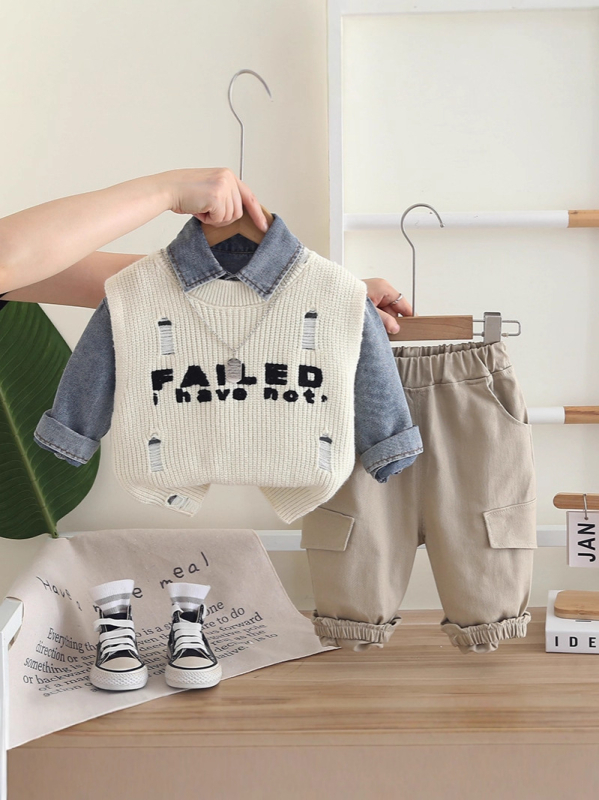 Set pentru copii din trei piese: cămașă din denim, vestă tricotată și pantaloni; material din bumbac 90%, mâneci lungi; pentru copii 3–8 ani; primăvară și toamnă; stil coreean.