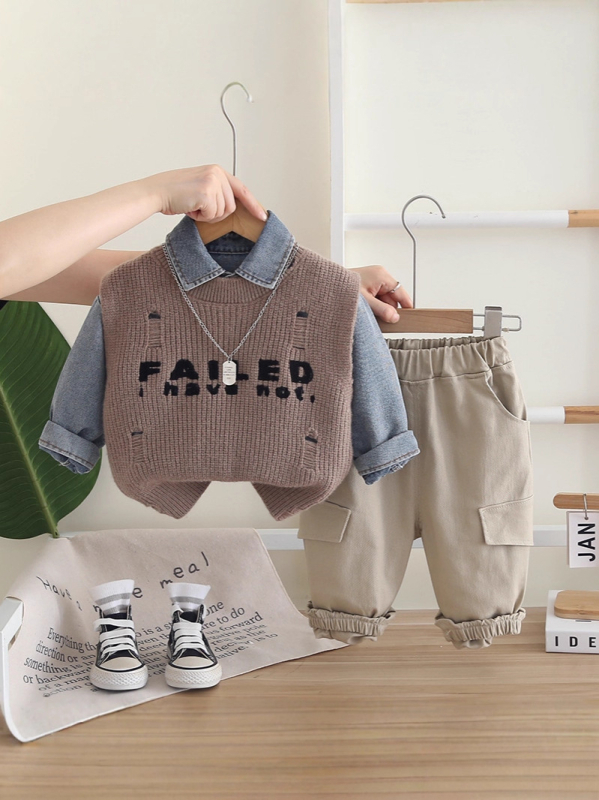 Set pentru copii din trei piese: cămașă din denim, vestă tricotată și pantaloni; material din bumbac 90%, mâneci lungi; pentru copii 3–8 ani; primăvară și toamnă; stil coreean.