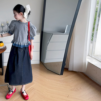 Két részes gyerek szett: francia stílusú fodros ujjú kockás ing és denim szoknya, nyár 2025