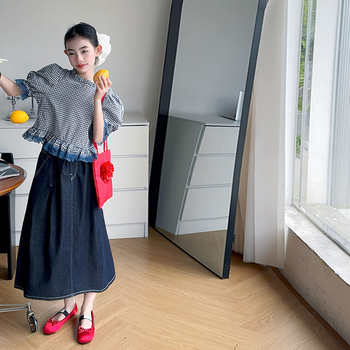 Két részes gyerek szett: francia stílusú fodros ujjú kockás ing és denim szoknya, nyár 2025