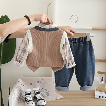 3 részes gyerekruha: mellény, ing és farmer; kötött pamut anyag 95% pamut; puha felület; hosszú ujjú; K-stílus; minták: állat, karikás és karikatúra; tavasz-ősz; Five Xiaoqi