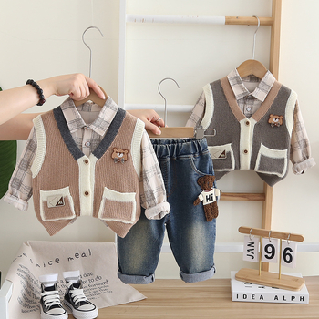 3 részes gyerekruha: mellény, ing és farmer; kötött pamut anyag 95% pamut; puha felület; hosszú ujjú; K-stílus; minták: állat, karikás és karikatúra; tavasz-ősz; Five Xiaoqi