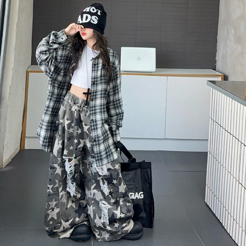 Két darabos gyerekruha szett lányoknak: kockás hosszú ujjúing és kamuflázs nadrág, pamut-keverék anyag, fő anyag acetát rost, tavasz-ősz