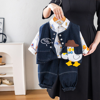Dječji trodijelni set: košulja s motivom patke, denim prsluk u korejskom stilu, traperice; 80% pamuk; dobna skupina 1–3 godina; jesen 2025