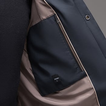 Muška lagana down jakna s reverom, punjenje bijelim gusjim perjem 86–90%, gustoća 650, zatvarač, zimski osnovni stil, podstava poliester