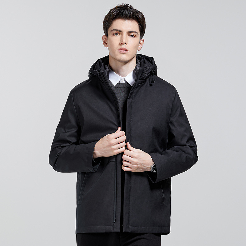 Muško down jakna s kapuljom i stojećim ovratnikom, punilo od bijelog gusjeg perja 86–90%, vodootporna i otporna na vjetar, srednja duljina 65–80 cm, poslovni stil džentlmen