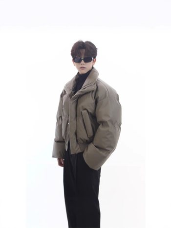 Jakna s punjenjem od poliestera, slobodan kroj, stojeći ovratnik, zatvarač, debeli punjenje