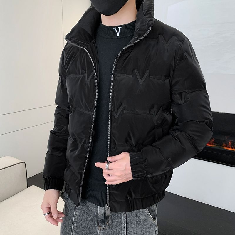 Muška down jakna s minimalističkim dizajnom, reljefna slova, jednobojna, casual, lagana, uski kroj, stojeći ovratnik, zimska jakna