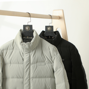 Muška down jakna s stojećim ovratnikom, zatvaračem, debela; 86-90% perja, 90-120 g punila