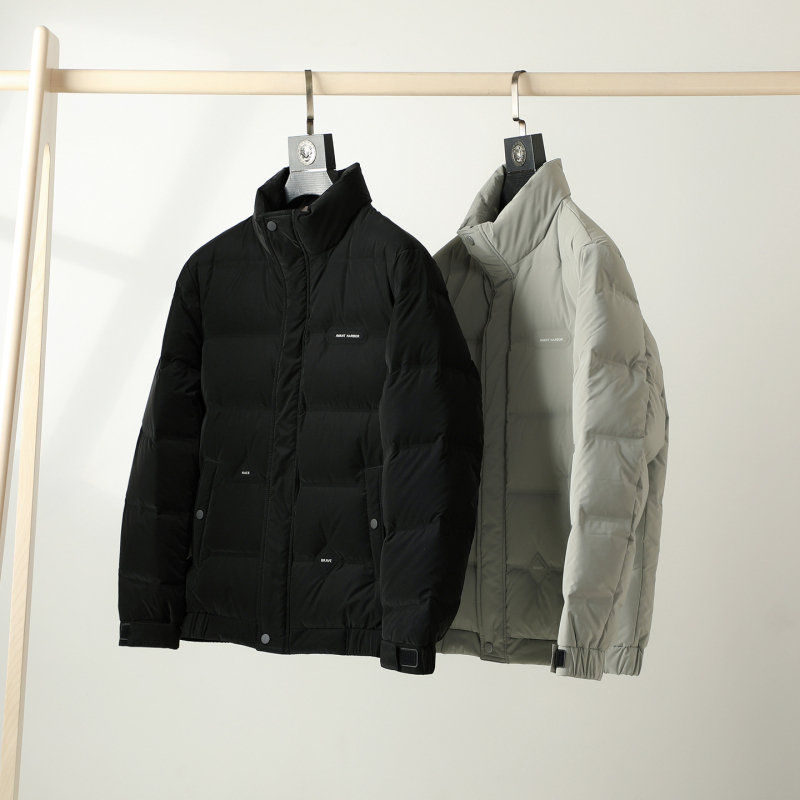 Muška down jakna s stojećim ovratnikom, zatvaračem, debela; 86-90% perja, 90-120 g punila