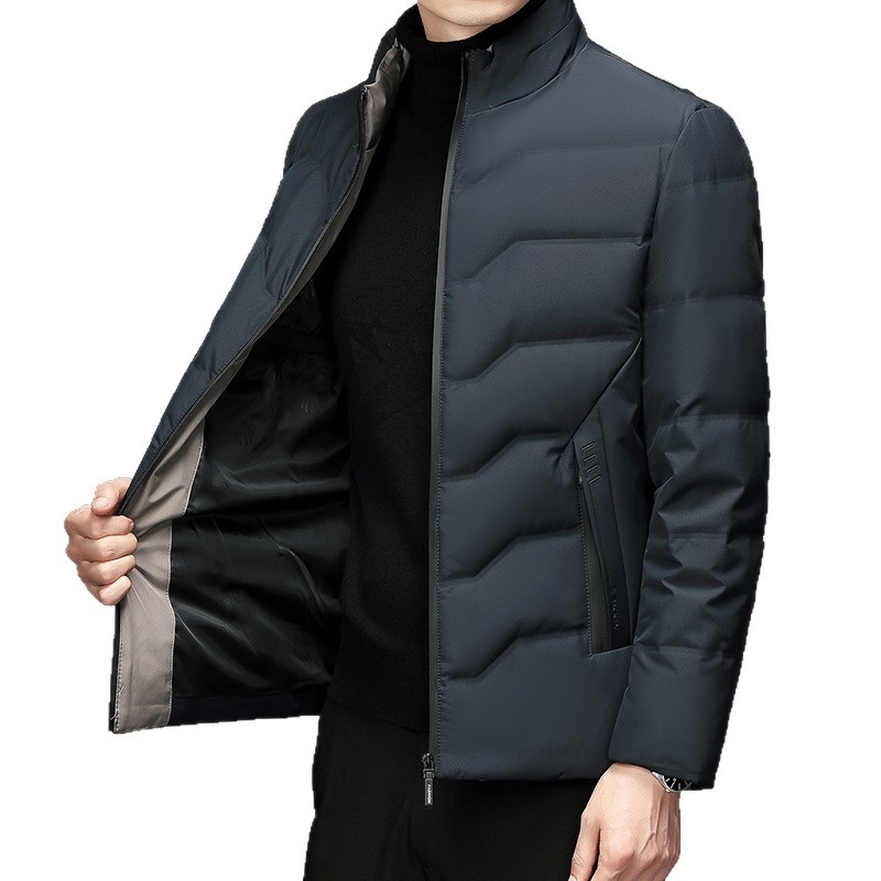 Muška down jakna sa stojećim ovratnikom, punjenje od bijelog gusjeg Downa 95 g, napuh 650, vanjski i podstava 100% poliester, debela toplina