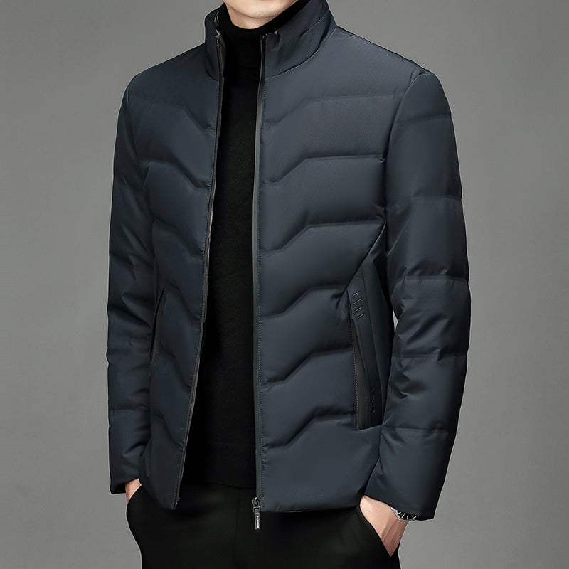 Muška down jakna sa stojećim ovratnikom, punjenje od bijelog gusjeg Downa 95 g, napuh 650, vanjski i podstava 100% poliester, debela toplina