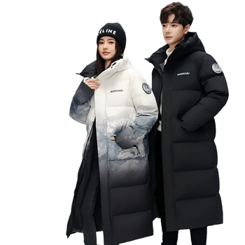 Ανδρικό μακρύ μπουφάν με διαβαθμισμένο σχέδιο, γέμισμα από πάπια down 210 g, 700 fill power, αδιάβροχο και ανθεκτικό στον άνεμο ύφασμα, όρθιο γιακά με φερμουάρ, χωρίς κουκούλα