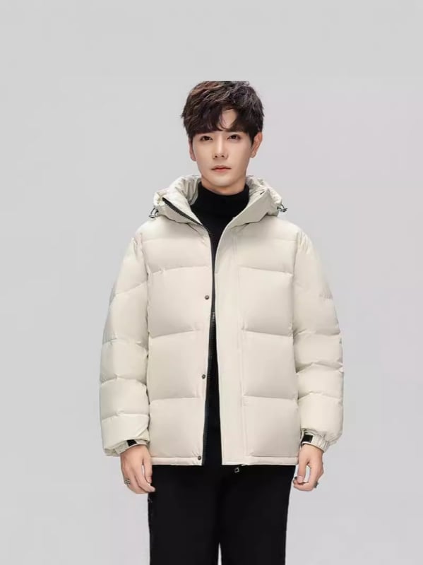 Uniszex téli rövid tollkabát kapucnival, vastagított szigeteléssel; fehér kacsa tolltöltettel 30–35%; -20°C–-5°C védelem; hossz 50–65 cm