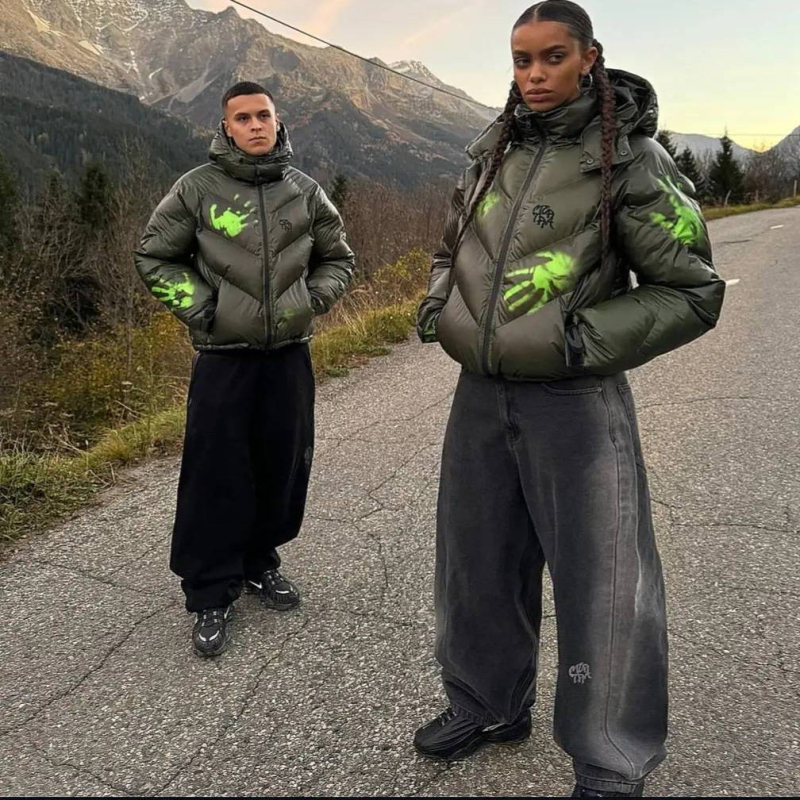 Kapucnis, vastag poliészter-töltésű pamutkabát, Harajuku kardigan stílus, cipzáras zsebek, húzózsinóros alsó, téli 2025