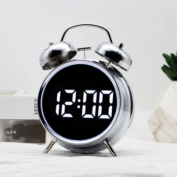 Stolni sat s LED digitalnim zaslonom; jednostrani; metalno kućište; napajanje baterijom; elektronički mehanizam (Mingzhu); debljina 65 mm