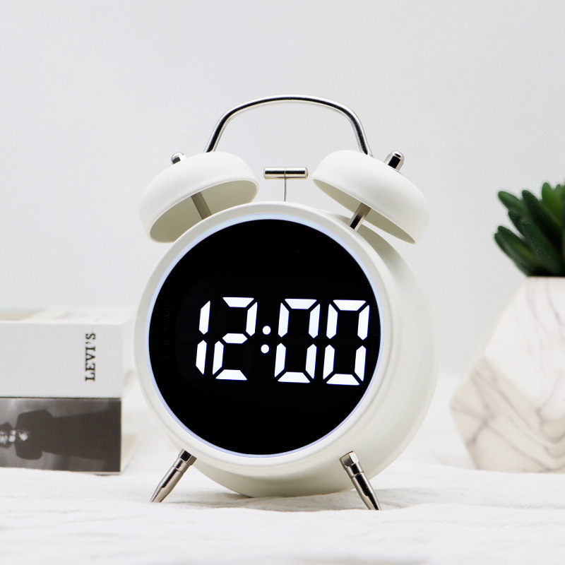 Stolni sat s LED digitalnim zaslonom; jednostrani; metalno kućište; napajanje baterijom; elektronički mehanizam (Mingzhu); debljina 65 mm
