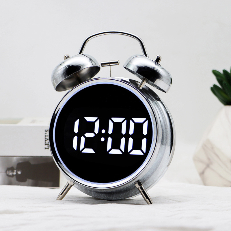 Stolni sat s LED digitalnim zaslonom; jednostrani; metalno kućište; napajanje baterijom; elektronički mehanizam (Mingzhu); debljina 65 mm