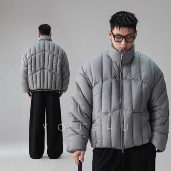 Μπουφάν με γιακά-στάση και καπιτονέ, γέμισμα με πούπουλο 220–280 γρ, κουκούλα, φερμουάρ, ανδρικό χειμερινό