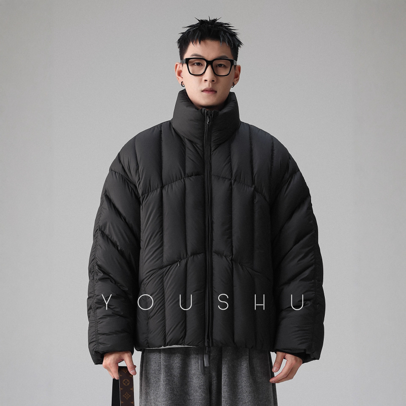 Μπουφάν με γιακά-στάση και καπιτονέ, γέμισμα με πούπουλο 220–280 γρ, κουκούλα, φερμουάρ, ανδρικό χειμερινό