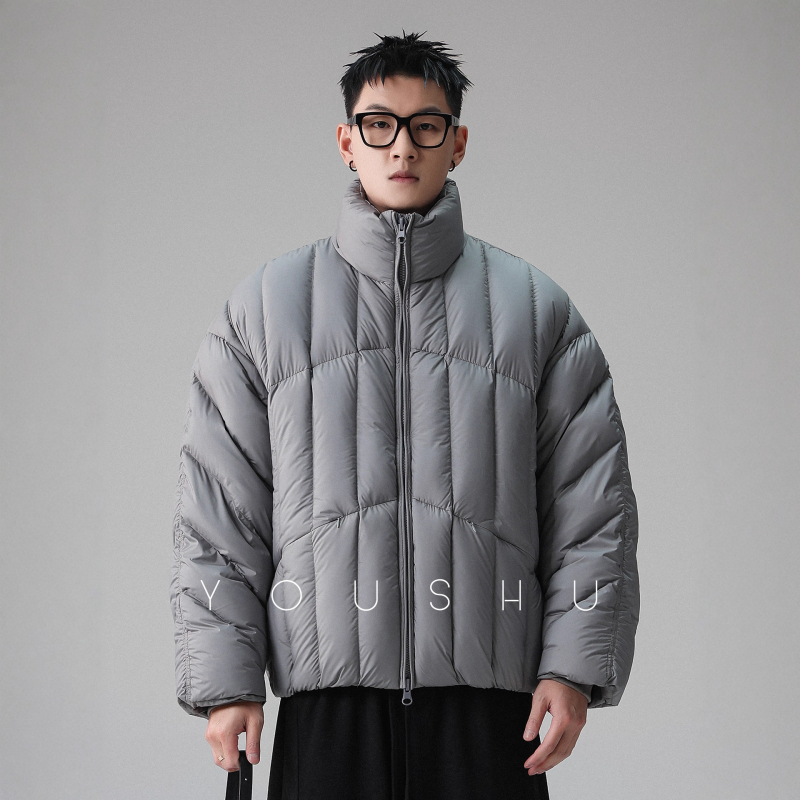 Μπουφάν με γιακά-στάση και καπιτονέ, γέμισμα με πούπουλο 220–280 γρ, κουκούλα, φερμουάρ, ανδρικό χειμερινό