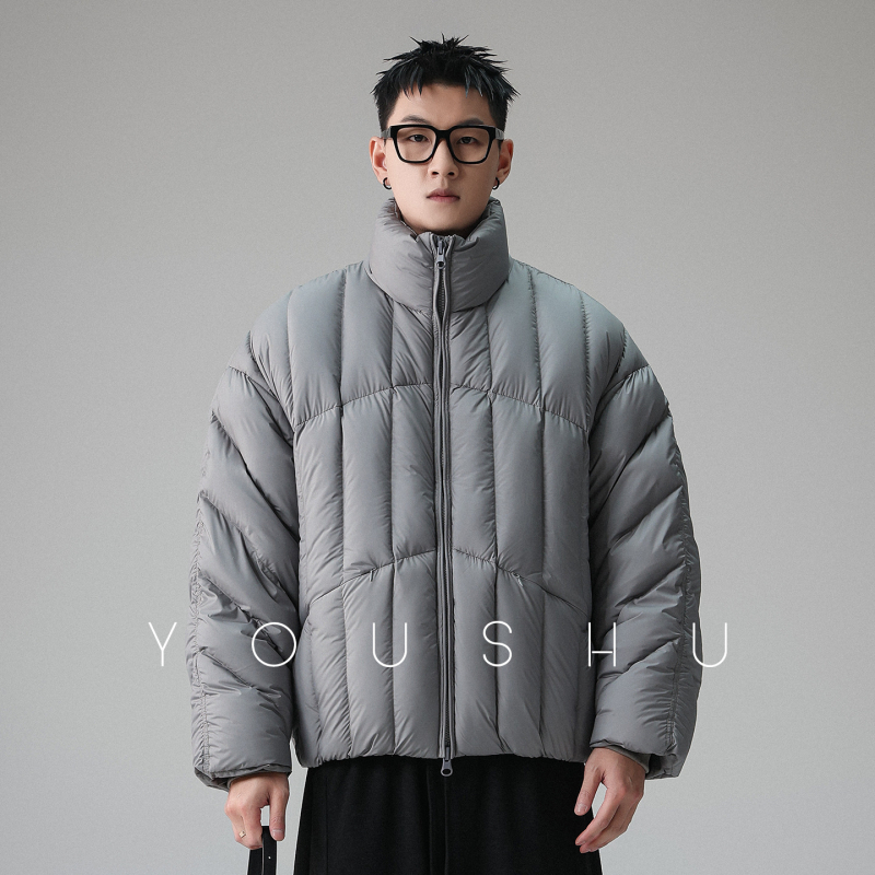 Μπουφάν με γιακά-στάση και καπιτονέ, γέμισμα με πούπουλο 220–280 γρ, κουκούλα, φερμουάρ, ανδρικό χειμερινό