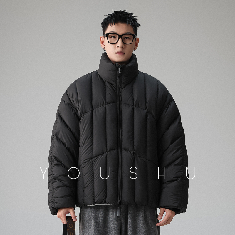 Μπουφάν με γιακά-στάση και καπιτονέ, γέμισμα με πούπουλο 220–280 γρ, κουκούλα, φερμουάρ, ανδρικό χειμερινό