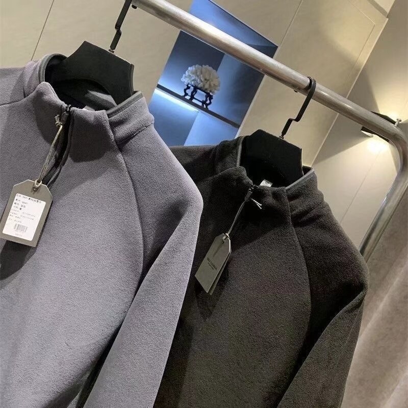 Férfi kétoldalas bársonyos téli pulóver álló gallérral, félig cipzár, vastag poliészter anyag, sportos modell.